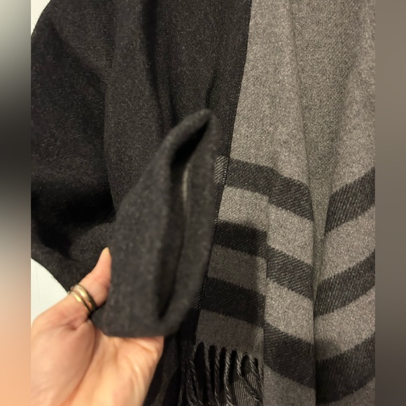 Maje wool fringed cardigan EUC - Picture 4 of 11